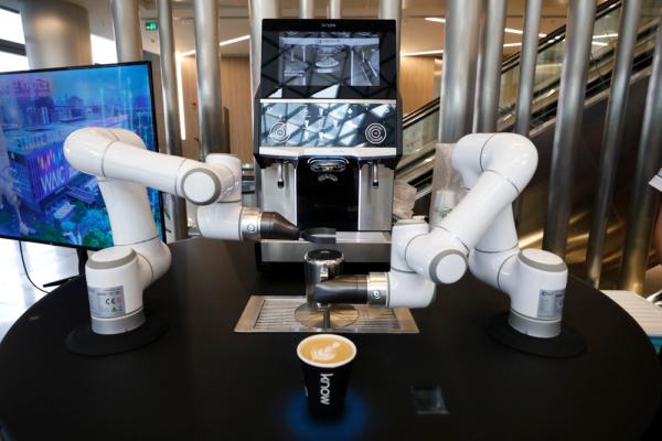 深圳以智能机器人破解助残养老难题