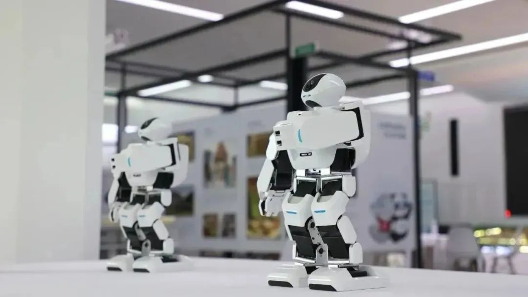 2025年全年时事素材+适用话题+精品段落汇编(图1)