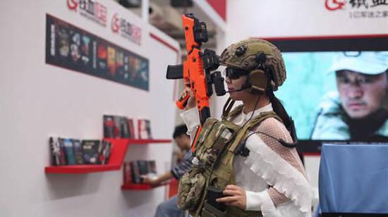 在《战神卷》和佐藤队之后以冰舞双人银牌获得者的身份联手完成了非法动作的对决并且不用担心会有终结者。(图1)