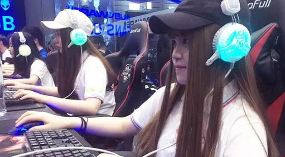 “电竞粤超”在惠“开战”！400名高手街头开战现场燃爆了(图1)